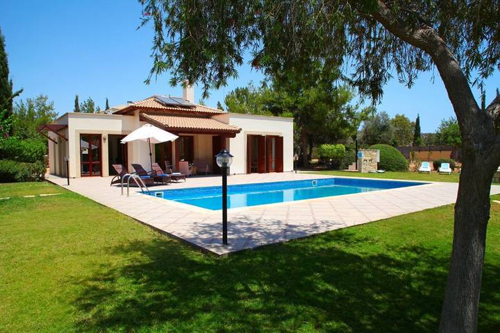 Villa for 6 people, with Garden and Pool in Aphrodite Hills