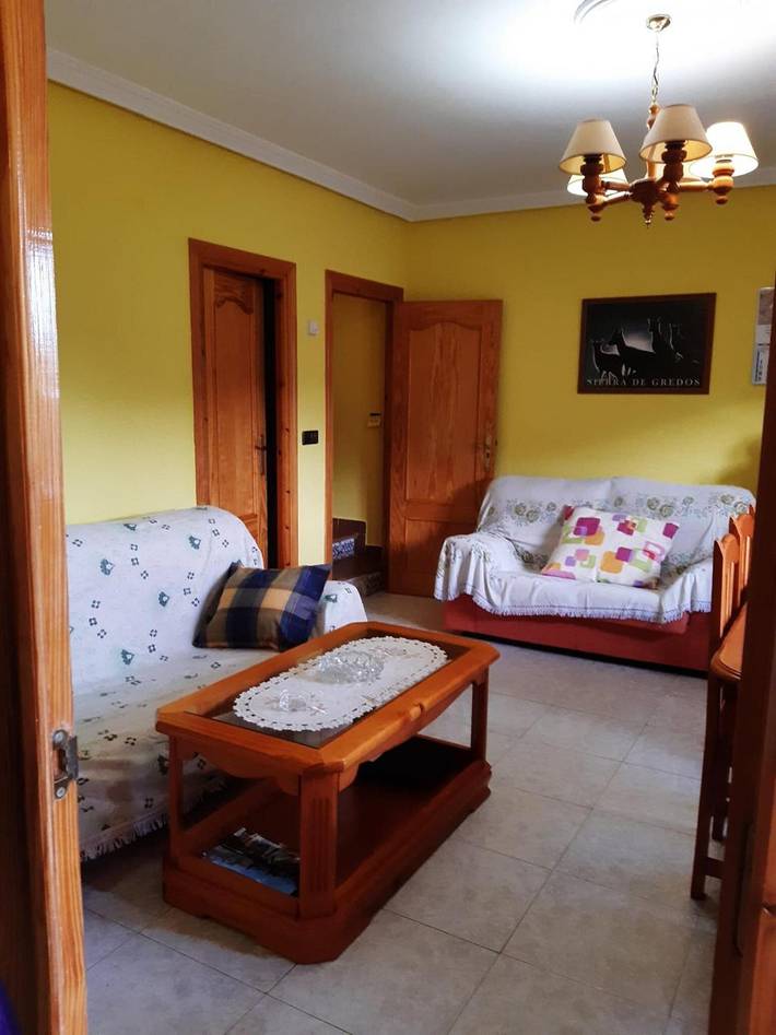 Country House 'Casa Rural El Maragato' with Mountain View, Private Garden and Balcony in San Martín del Pimpollar, Ávila Området