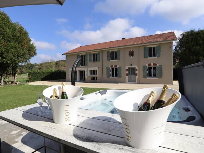Maison de vacances pour 12 personnes, avec jacuzzi et jardin dans la Meuse
