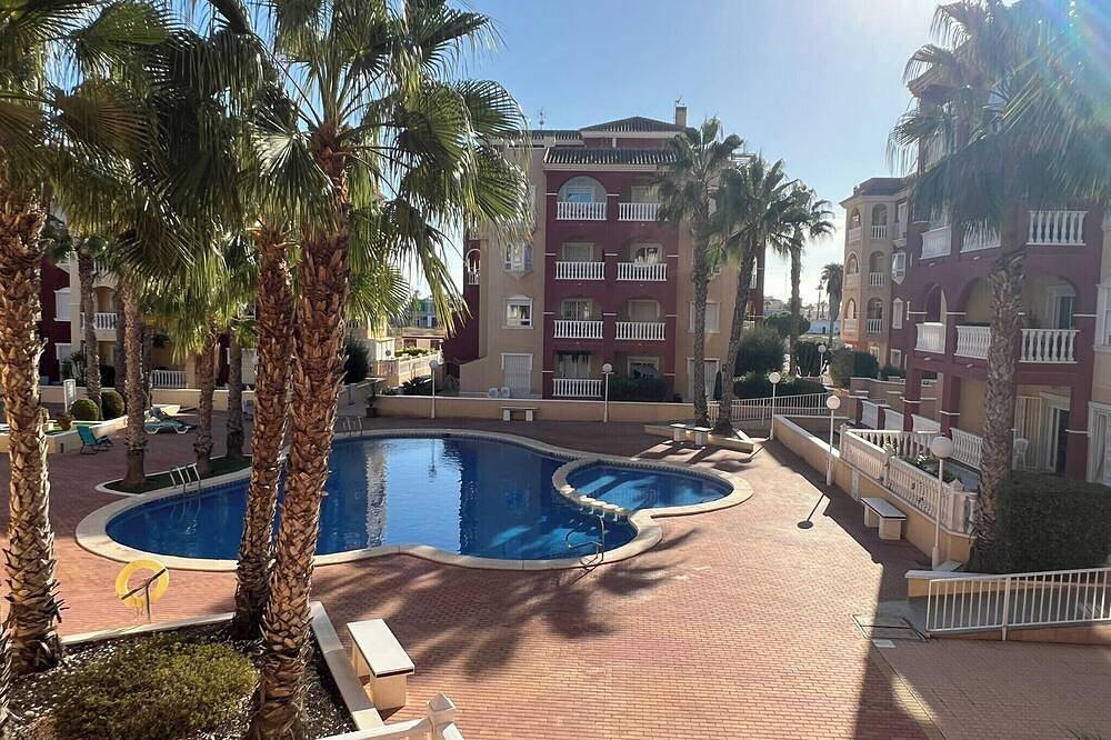 Entire apartment, Gorgeous 3 Bed Apartment Overlooking Pool in Pueblo Patricia, Los Alcázares