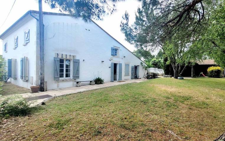 Location de vacances pour 10 personnes, avec jardin et piscine à Breuillet - 2