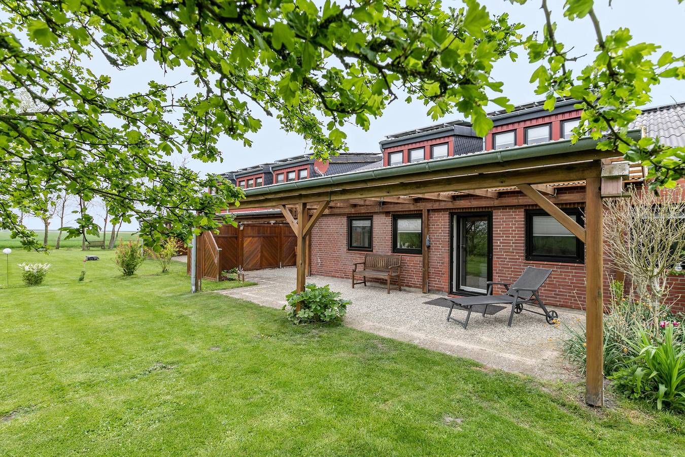 Ganze Wohnung, Ferienwohnung Seehund mit Gemeinschaftsgarten, überdachte Terasse und Wlan in Friedrich-Wilhelm-Lübke-Koog, Nordfriesland