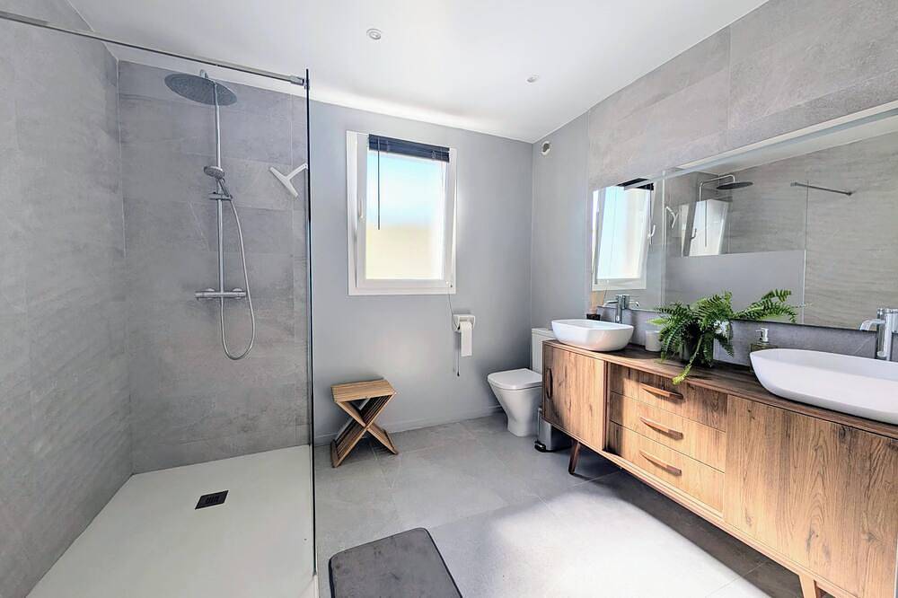 Entire apartment, Hasparren, family apartment 118m², garden and view, sleeps 6. in Hasparren, Bayonne region