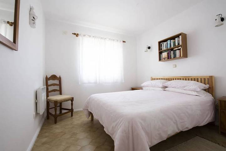 Ganze Wohnung, Casa Valeria 1.Stock direkt am Meer 2 Schlafzimmer Dachterrasse Strand Meerblick in Praia do Burgau, Budens