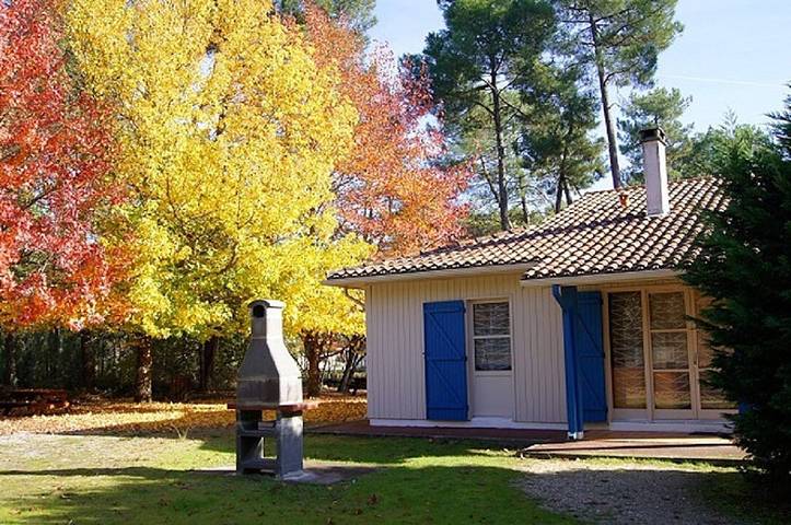Gîte pour 5 personnes, avec terrasse ainsi que jardin et piscine, animaux acceptés dans Bourideys