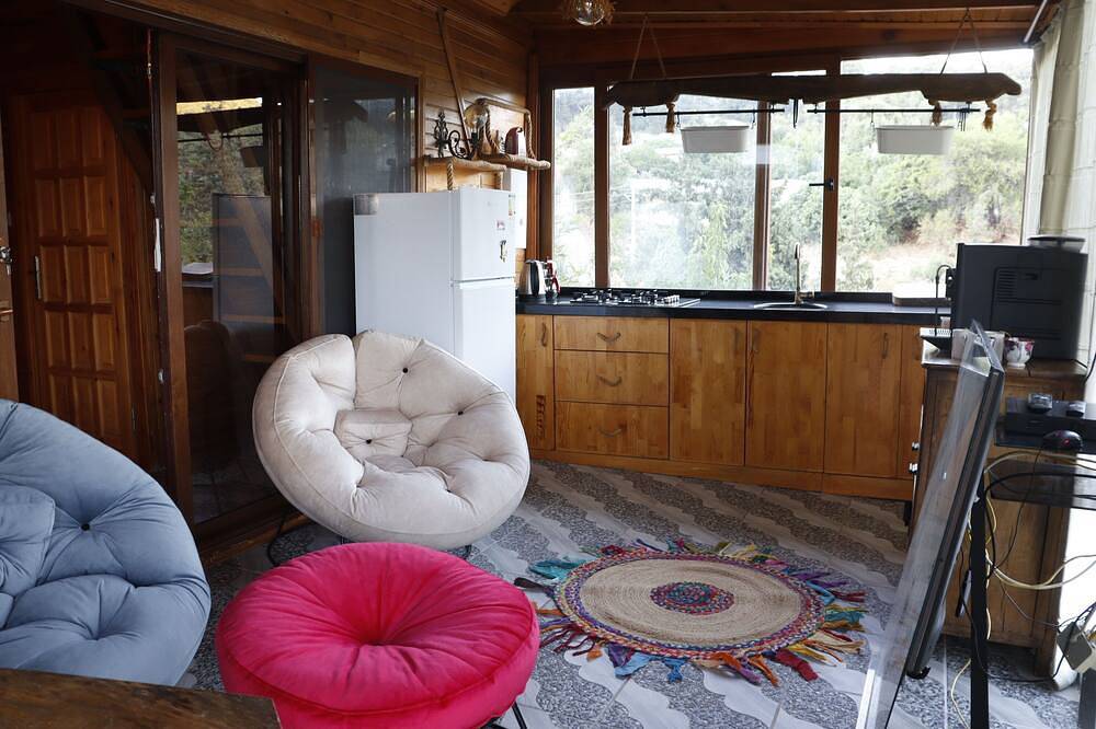 Love House Fairy tale garden with private pool and jacuzzi in Kumluca, Provinz Antalya