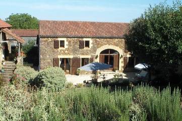 Location de vacances pour 8 personnes, avec terrasse et jardin à Saint-Laurent-la-Vallée