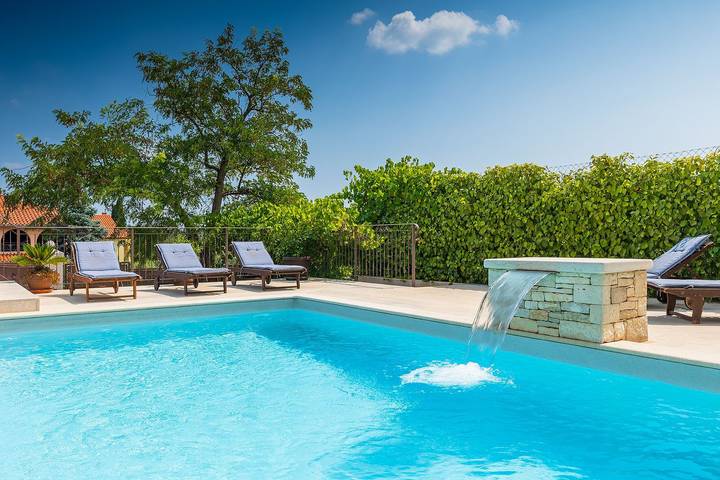Ferienhaus für 10 Personen, mit Pool und Garten sowie Terrasse - 1