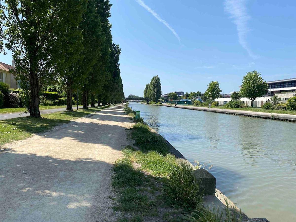 Appartement entier, Studio lumineux au bord du Canal de l'ourcq in Les Pavillons-sous-Bois, Seine-Saint-Denis