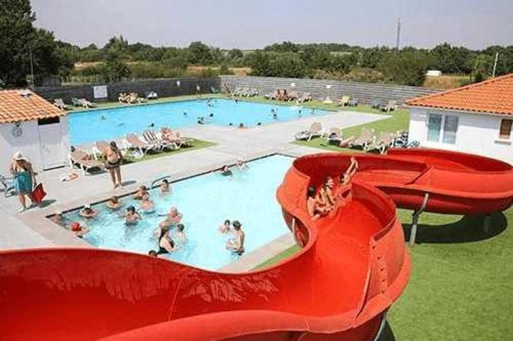 Camping pour 4 personnes, avec Piscine