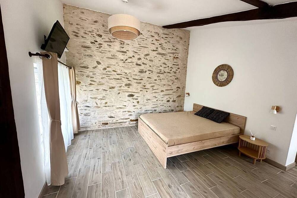 Bed & Breakfast ''Sous L'Ombre Des Mimosas'' (Under The Shadow Of The Mimosas) in Le Busseau, Niort region