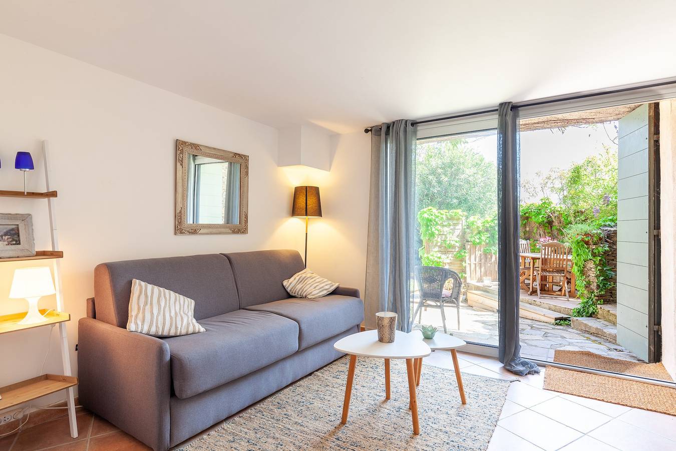 Ganze Wohnung, Ferienwohnung 'Logement De Charme Les Araucarias' mit Gemeinschaftspool, privater Terrasse & Wlan in La Garde, Mittelmeerküste (Frankreich)