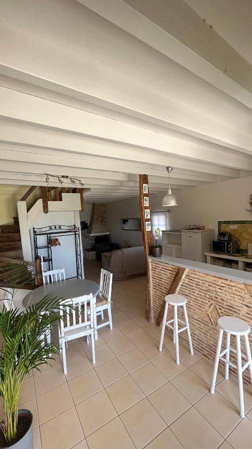 Location de vacances pour 6 personnes, avec vue ainsi que piscine et jardin, adapté aux familles à Riocaud - 2