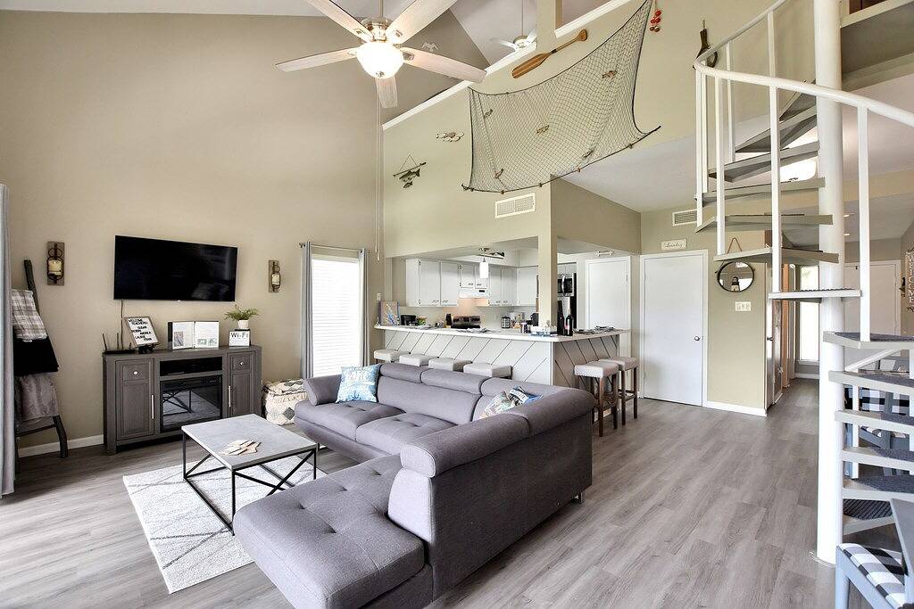 Ganze Wohnung, Waterfront Condo in upscale neighborhood of April Sound “Our Happy Place” in Lake Conroe