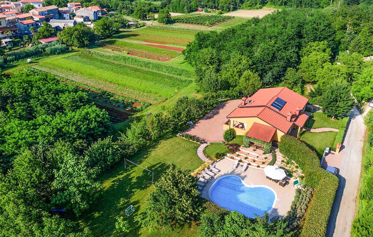 Ferienhaus für 10 Personen mit Pool in Karojba, Zentralistrien