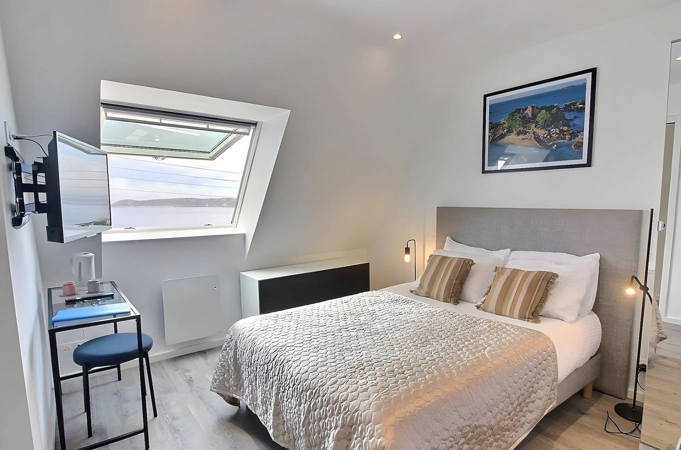 Chambres D'hotes Au Point De Vue « Chambre Ile Bono » avec vue sur mer et Wi-Fi in Perros-Guirec, Côte de Granit Rose