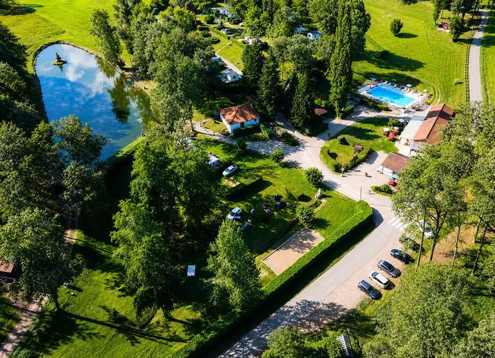 Mobil home pour 4 personnes, avec terrasse et sauna à Abjat-sur-Bandiat
