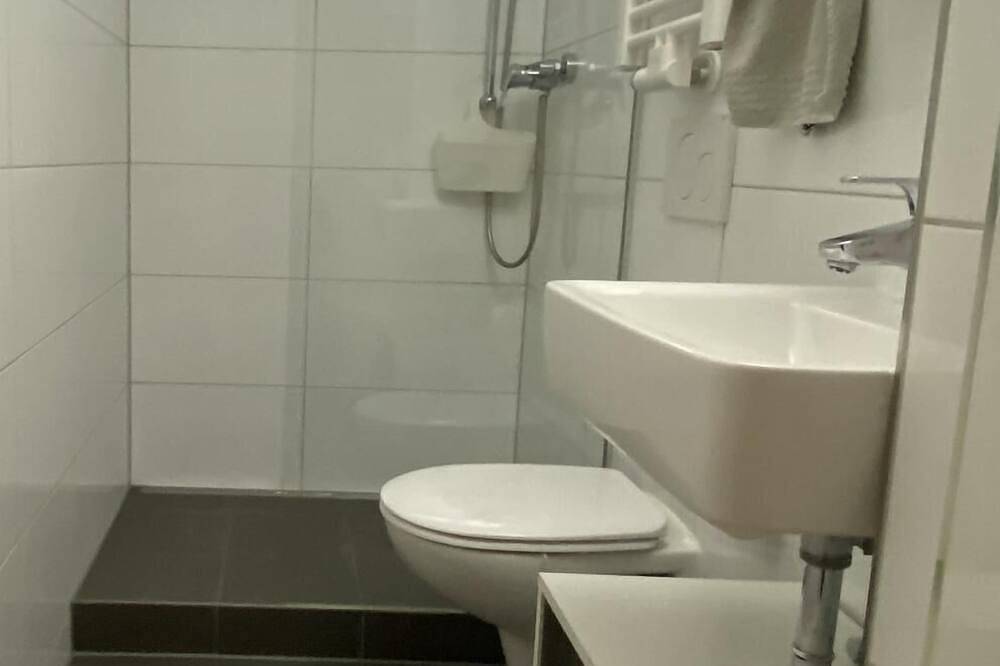 Ganze Wohnung, Gehobene Wohnung (40qm) am Stadtrand in Veitshöchheim, Fränkisches Weinland