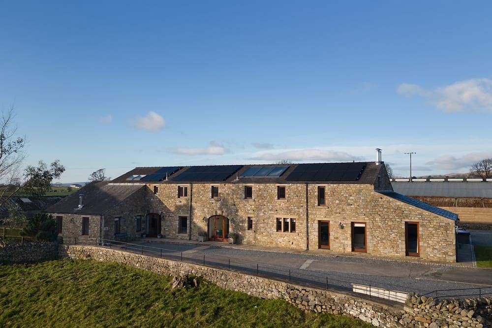 Coppa Hill Barn, family friendly, luxury holiday cottage in Ingleton in Yorkshire Dales National Park