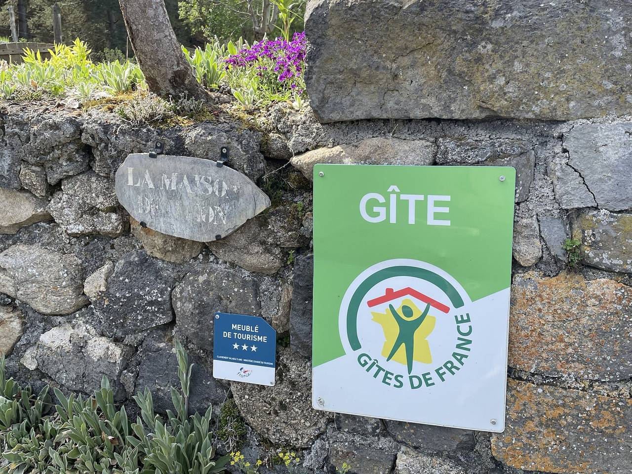 Ancienne ferme rénovée avec jardin privé, poêle à bois et terrasse in Saint-Préjet-d'Allier, Haute-Loire