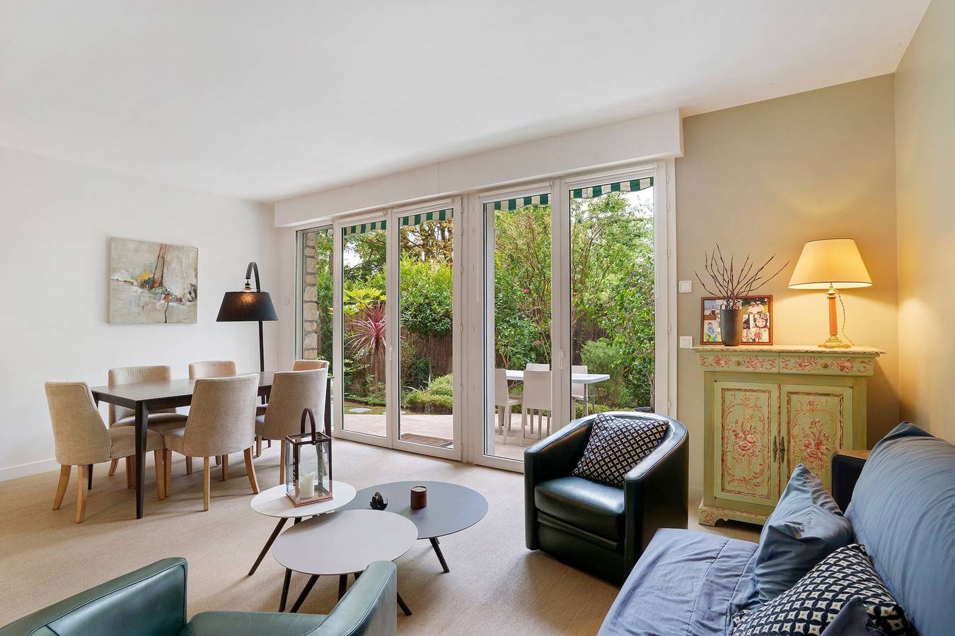 Appartement entier, Appartement "Sur Jardin Clos" avec terrasse privée, jardin privé et Wi-Fi in Saint-Cloud, Hauts-de-Seine