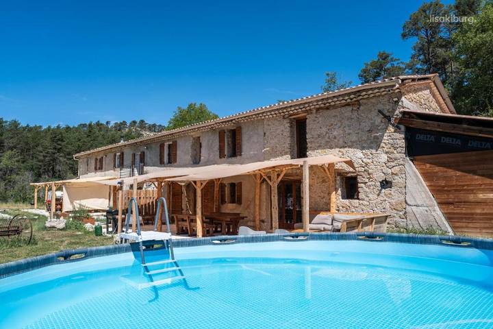 Ferienhaus für 10 Personen, mit Balkon und Terrasse sowie Garten und Pool