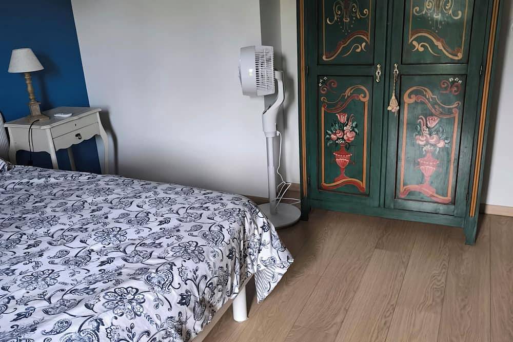 Entire apartment, Apartment Rdj 120m2, garden, swimming pool 3X6, terrace dining area. Parking in Sallanches, Pays du Mont-Blanc