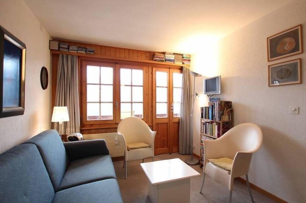 Ganze Wohnung, Außenbereich: Wohnung im 2. Obergeschoss mit Südbalkon. Für 2 Personen.Innenbereich: Ca. 40 m², Wohn in Saint Luc, Anniviers