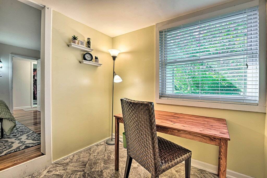 Oak Ridge Retreat w/ Porch < 1 Mi to Downtown in Anderson County