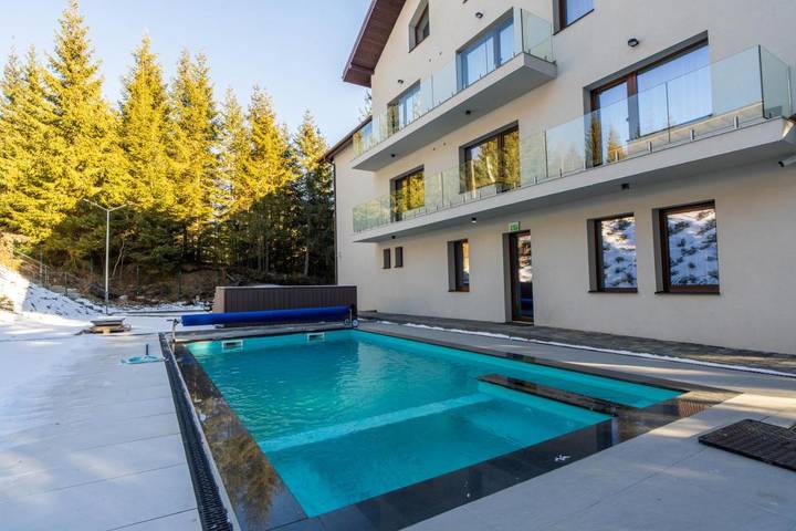 Villa pour 33 personnes, avec Balcon et Jacuzzi ainsi que Terrasse et Jardin en Roumanie - 3