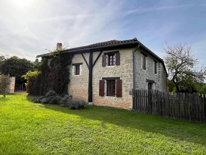Location de vacances pour 6 personnes, avec jardin et piscine à Champagne-et-Fontaine - 4