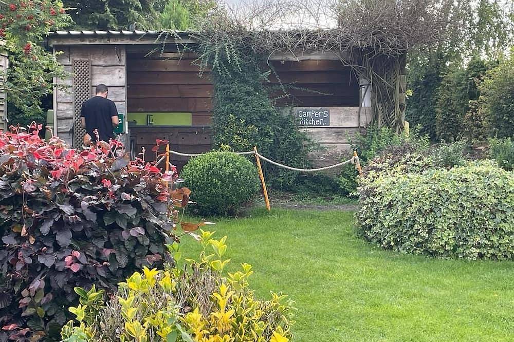 Yurt - Sleeps 2 - Garden - Parking in Wiltshire