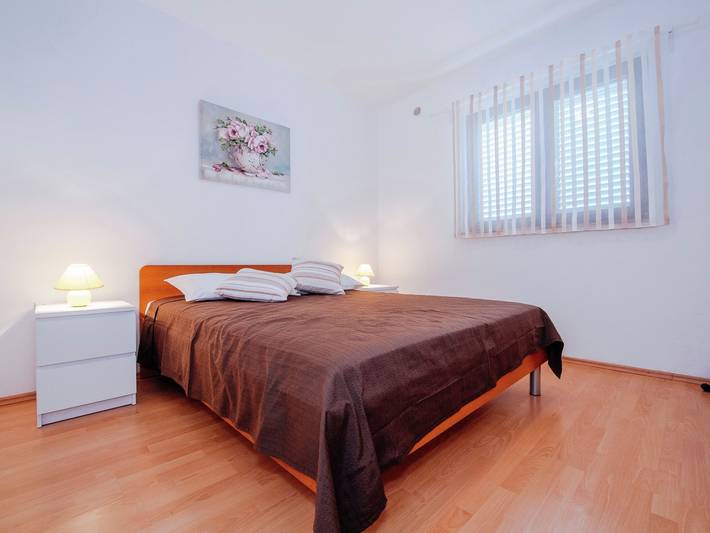 Ferienwohnung für 6 Personen, mit Garten und Terrasse sowie Pool in Starigrad Paklenica - 4