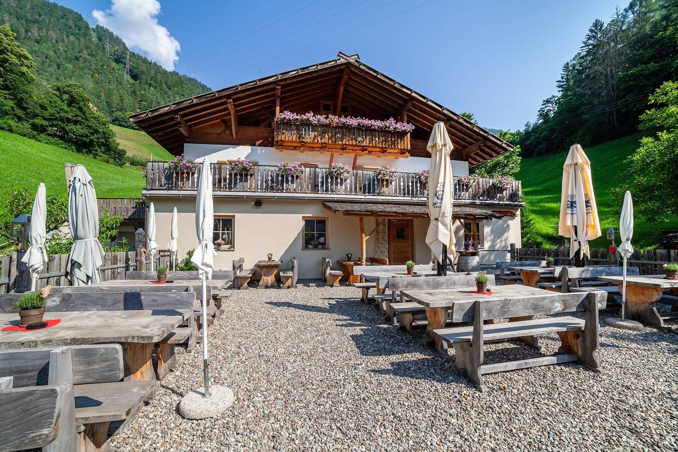 Ganze Wohnung, Ferienwohnung "Engethalerhof" mit Bergblick, Balkon und Wlan in St. Pankraz, Ortleralpen