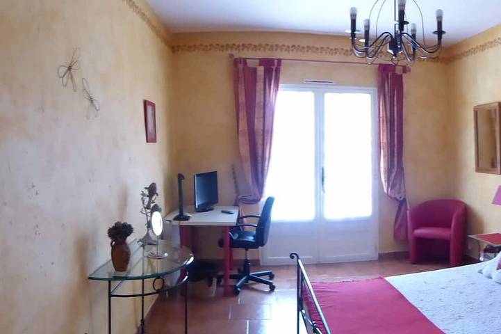 Location de vacances pour 4 personnes, avec piscine et jardin à Roquevaire - 2