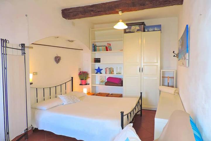 Appartamento intero, Super studio per 4 pers. in riva al mare, con giardino+pergola privata e piscina in Pieve Ligure, Riviera Ligure