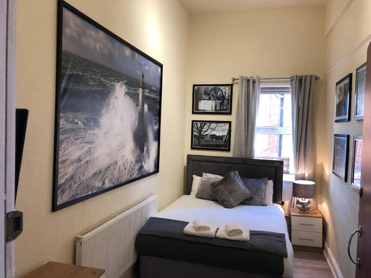 Guesthouse for 10 people with garden in Manchester, Greater Manchester