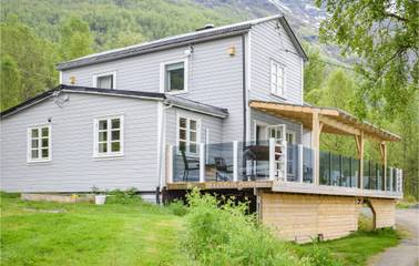 Ferienhaus für 4 Personen, mit Garten und Terrasse in Nordland