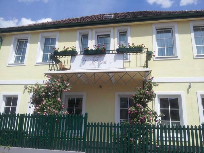 Hotel, mit Garten in Klosterneuburg