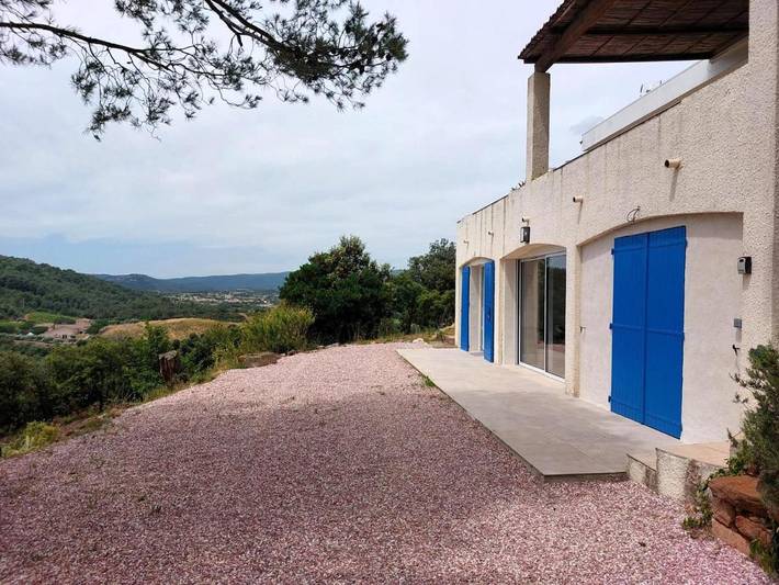 Location de vacances pour 6 personnes, avec piscine et jardin à Pierrerue - 2