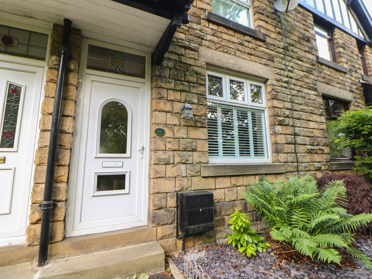 16 Oak Bank in Disley, Cheshire Este
