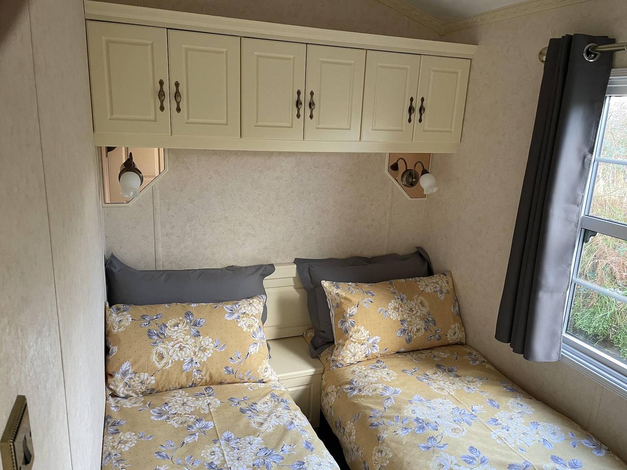 Chalet Sleeps 4 Near Cymyran Beach in Isle of Anglesey