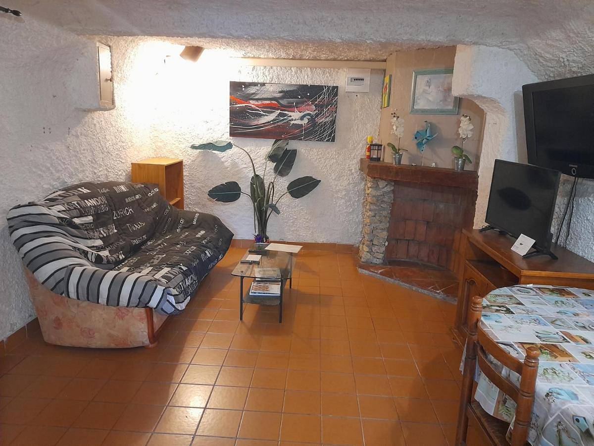 Appartement entier, One-Bedroom Apartment in Istres, Côte méditerranéenne (France)