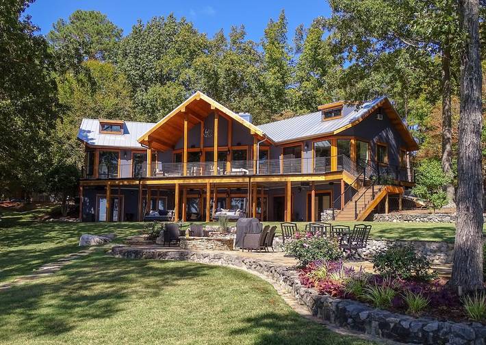 Vacation rental for 16 people, with yard and terrace in Lake Gaston