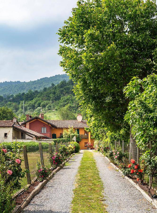 Suma Si Casa Cesare - 2000 mq di giardino a Vostra disposizione in Busca, Province de Coni
