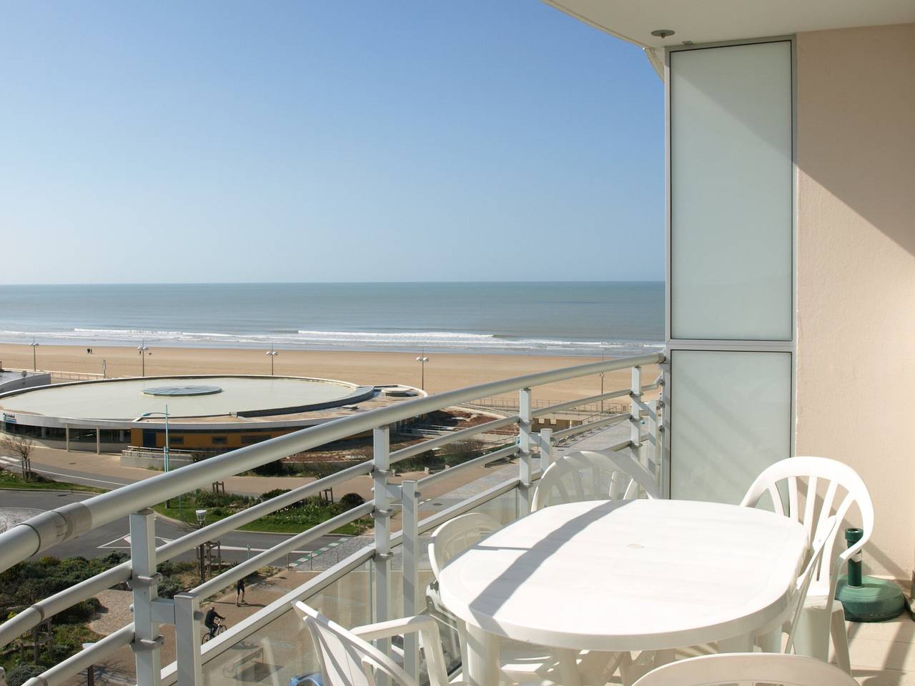 Entire apartment, Pleasant apartment for 6 people, balcony 50m from the sea in Saint-Jean-de-Monts, Vendée