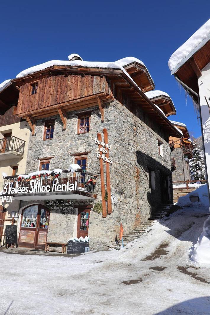 Chalet La Corniche, cosy pour 13 Sauna avec vue sur les montagnes et terrasse privée in Saint-Martin-de-Belleville, Massif de la Vanoise