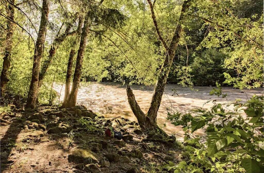 Chalet w/ River Access, Hot Tub, Game Room, Deck in Welches, Mount Hood