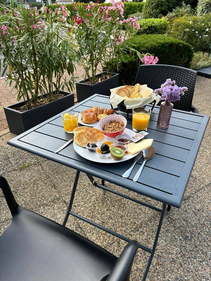 Hôtel pour 2 personnes, avec vue et terrasse, animaux acceptés à Lormont - 4