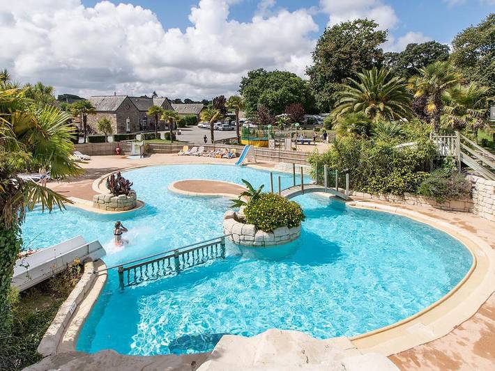 Camping pour 4 personnes, avec Terrasse ainsi que Bassin pour enfant et Sauna à Saint-Malo